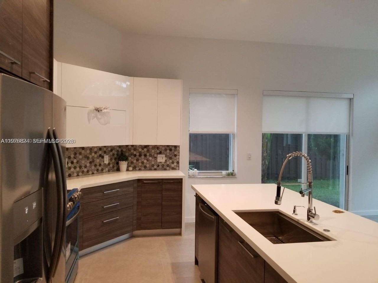 10889 Nw 58th Ter - Photo 6 of 29