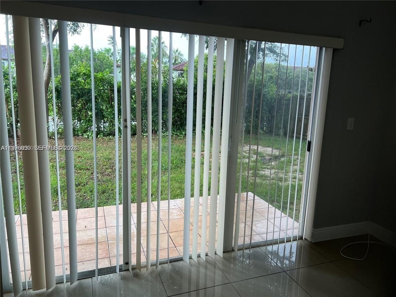 3389 Ne 4th St - Photo 6 of 7