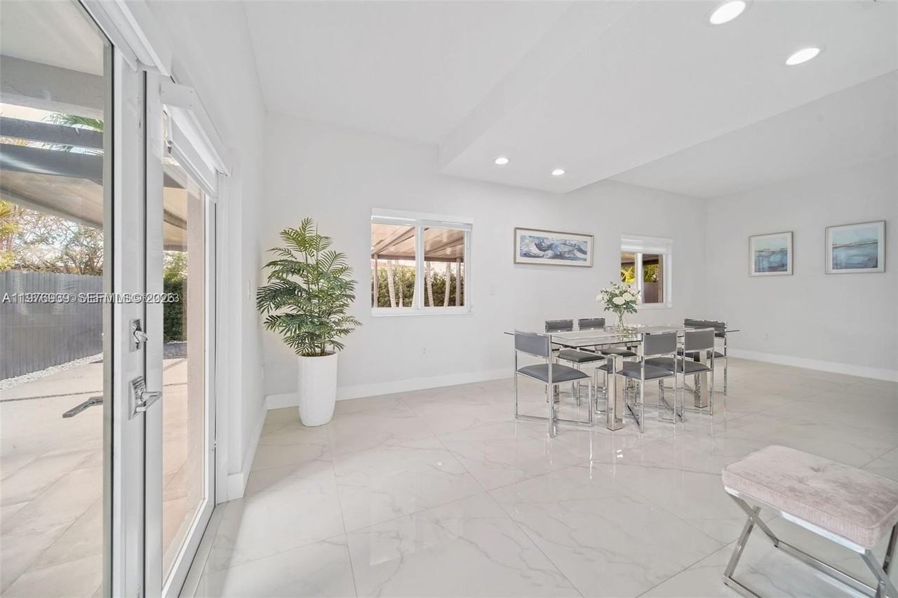 3436 Sw 88th Pl #0 - Photo 5 of 35