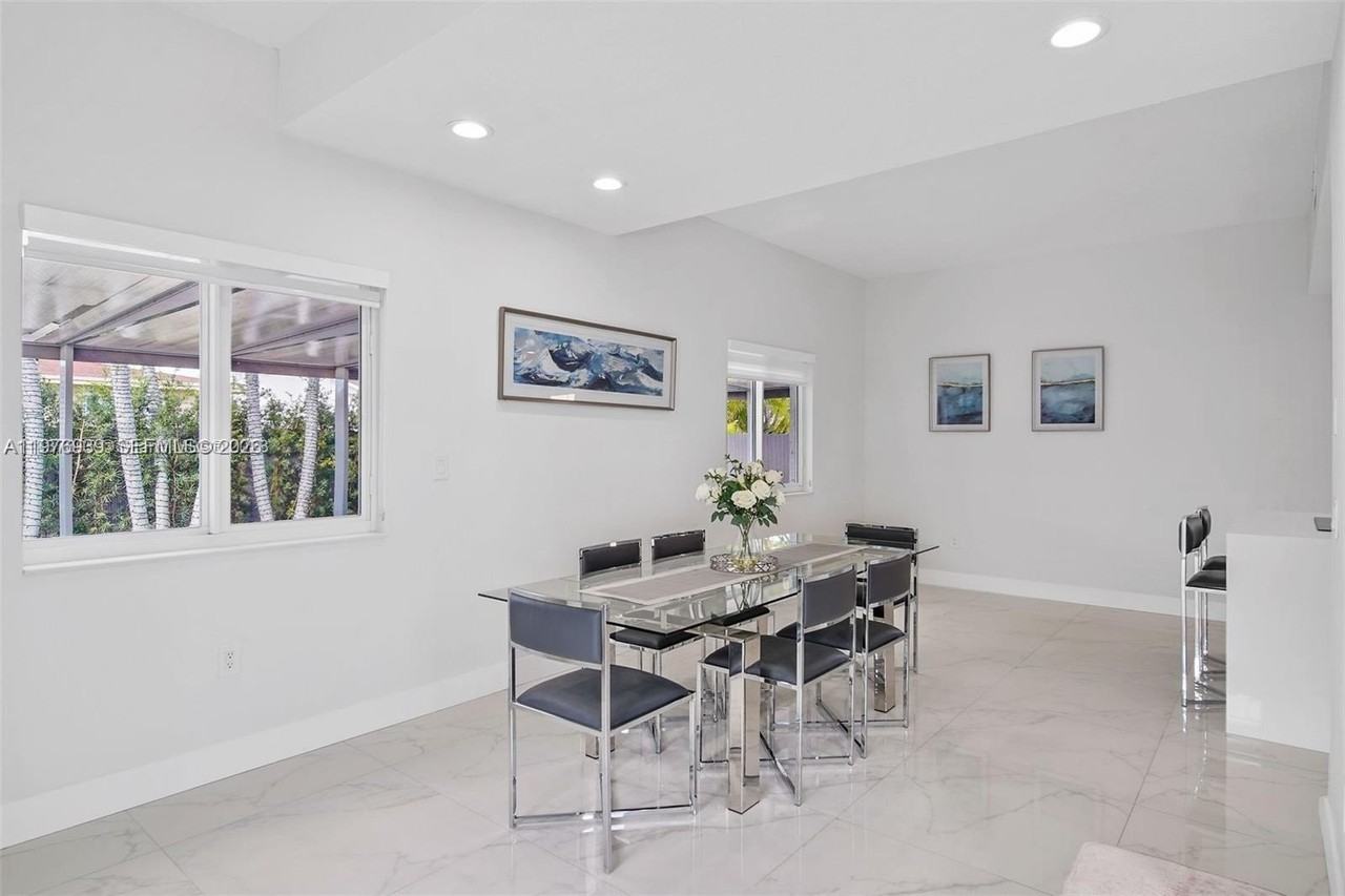 3436 Sw 88th Pl #0 - Photo 6 of 35