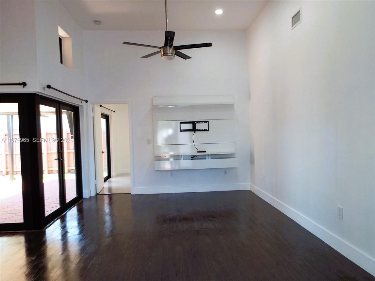 422 Sw 88th Pl - Photo 2 of 43