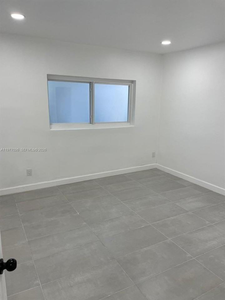 504 Nw 15th Ave #B - Photo 5 of 19