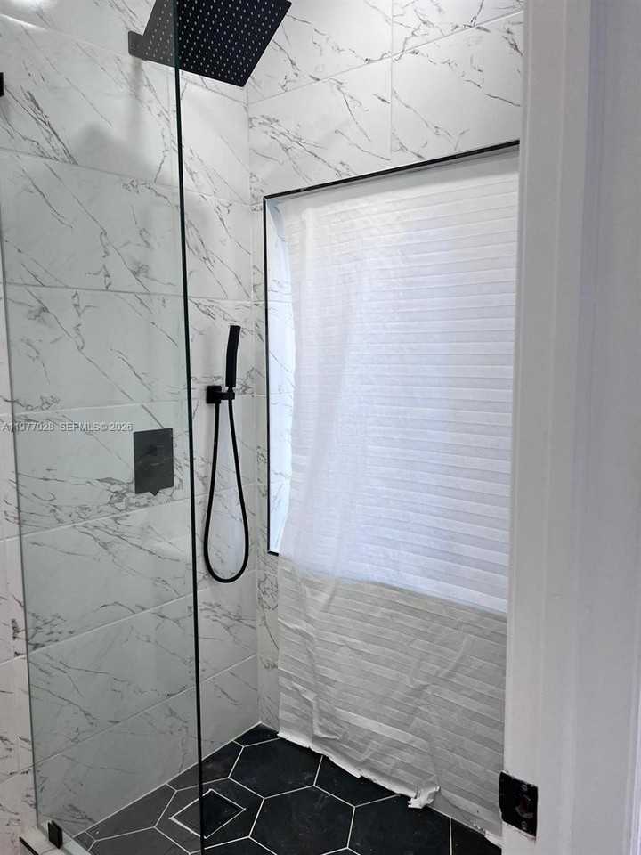 1630 Sw 20th St #1 - Photo 5 of 18