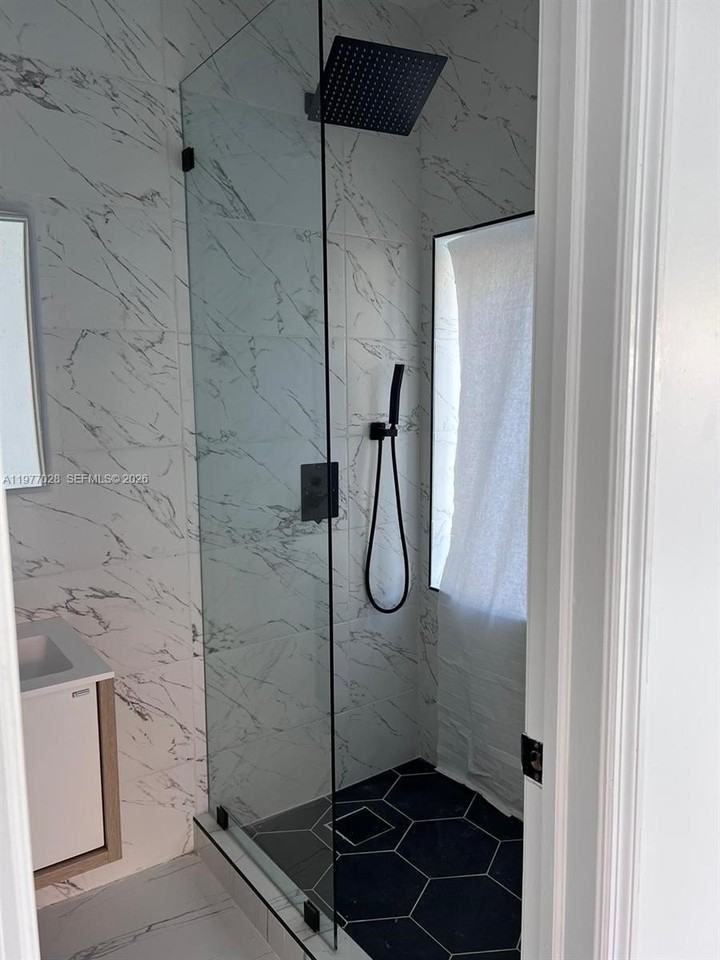 1630 Sw 20th St #1 - Photo 6 of 18