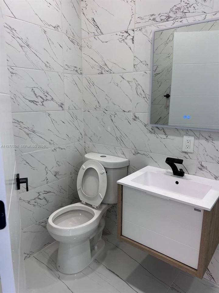 1630 Sw 20th St #1 - Photo 7 of 18