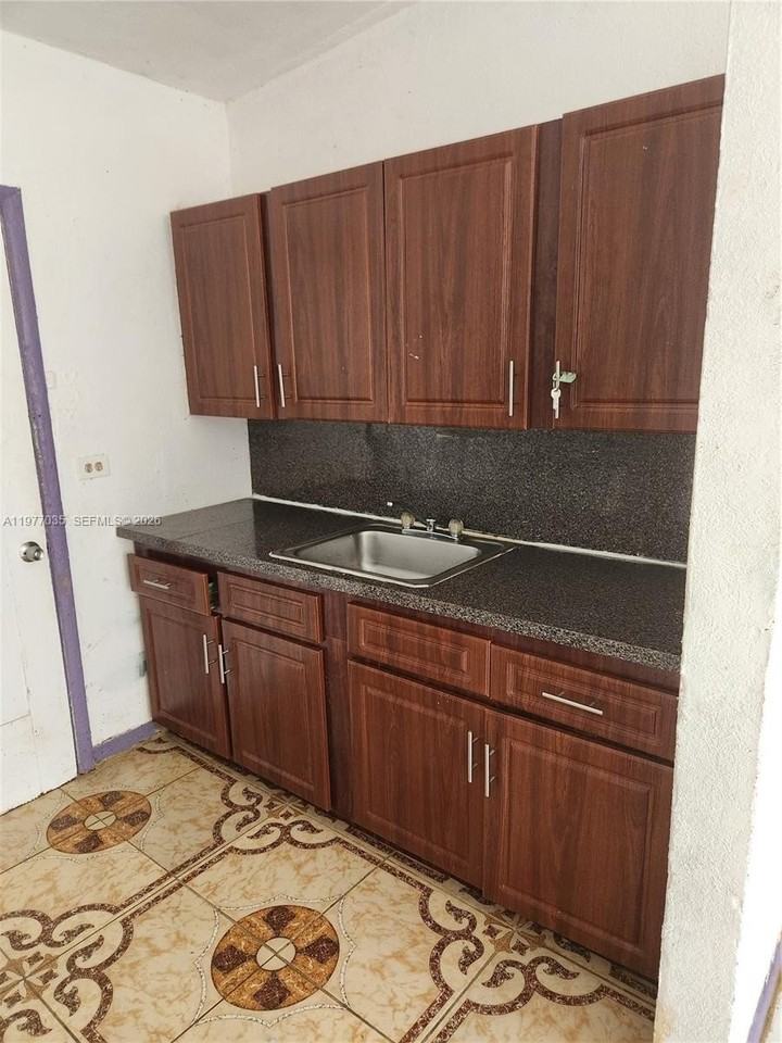 6950 Nw 6th Ct #1 - Photo 5 of 7