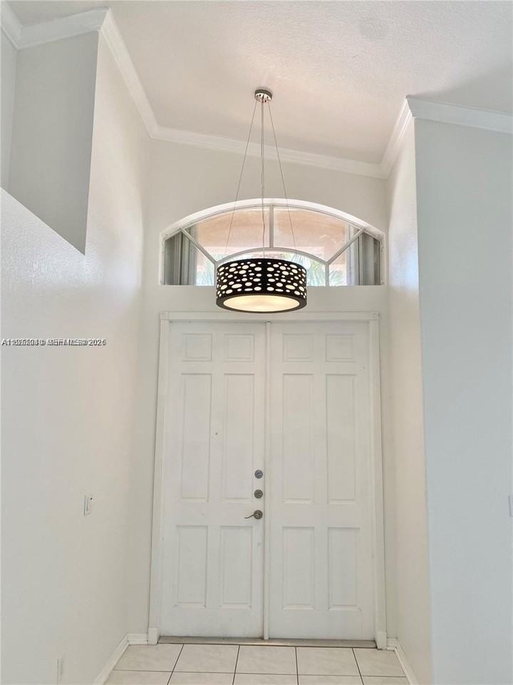 15627 Sw 16th Ct #0 - Photo 5 of 32