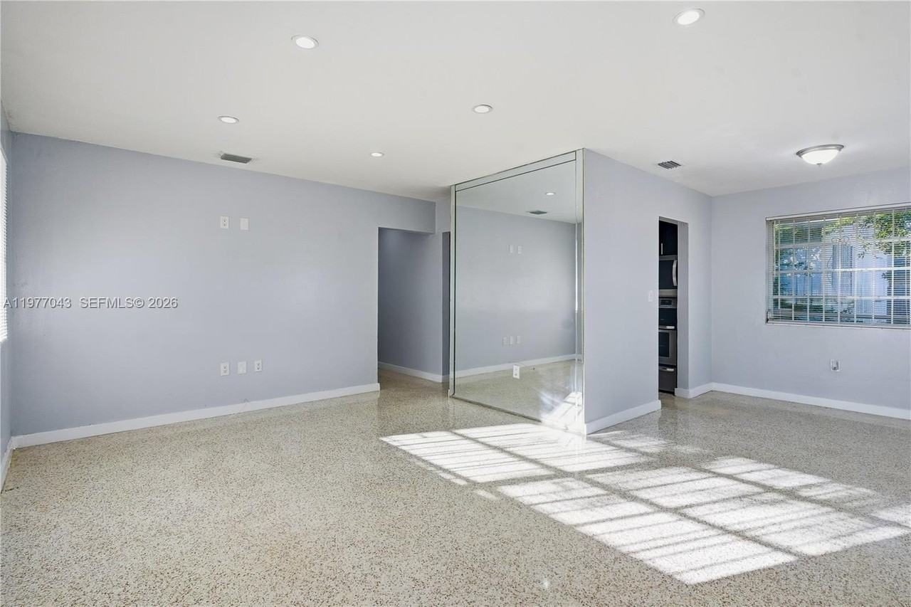 901 Nw 55th St #901 - Photo 2 of 13