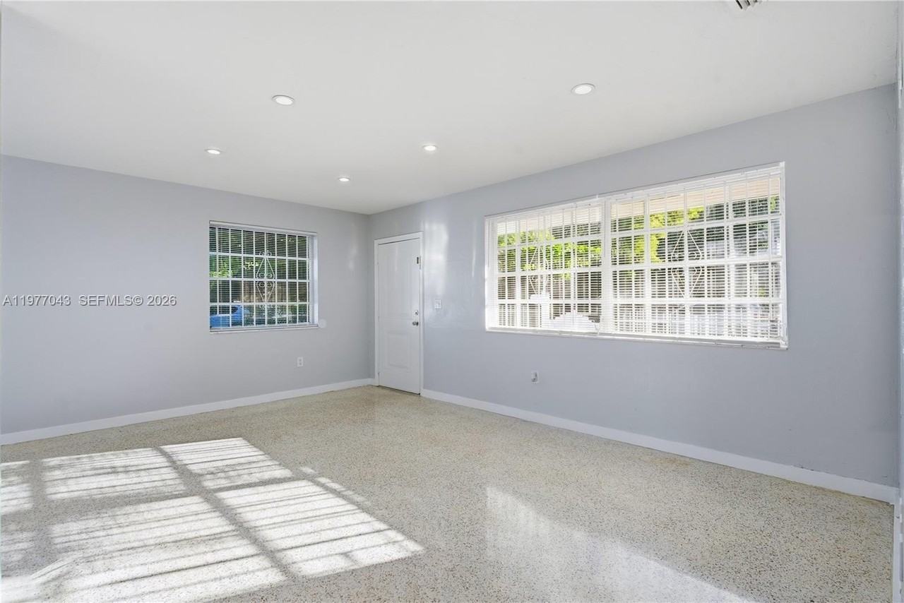 901 Nw 55th St #901 - Photo 5 of 13