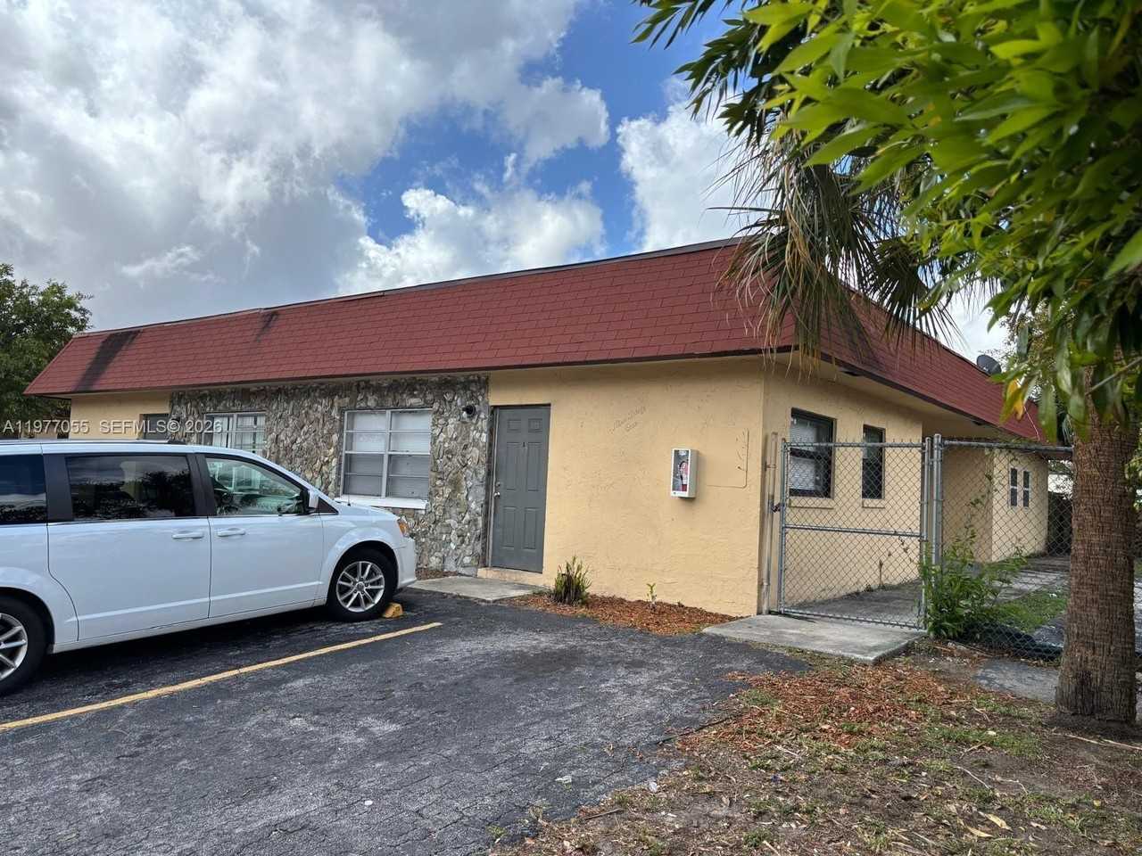 931 Sw 80th Ave #A - Photo 2 of 10