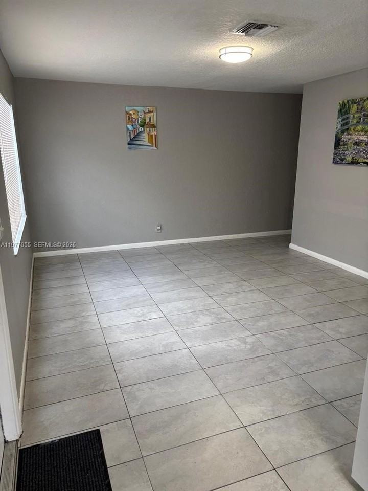 931 Sw 80th Ave #A - Photo 5 of 10