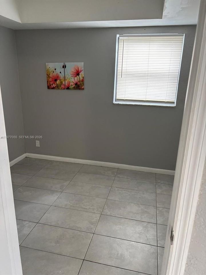 931 Sw 80th Ave #A - Photo 6 of 10