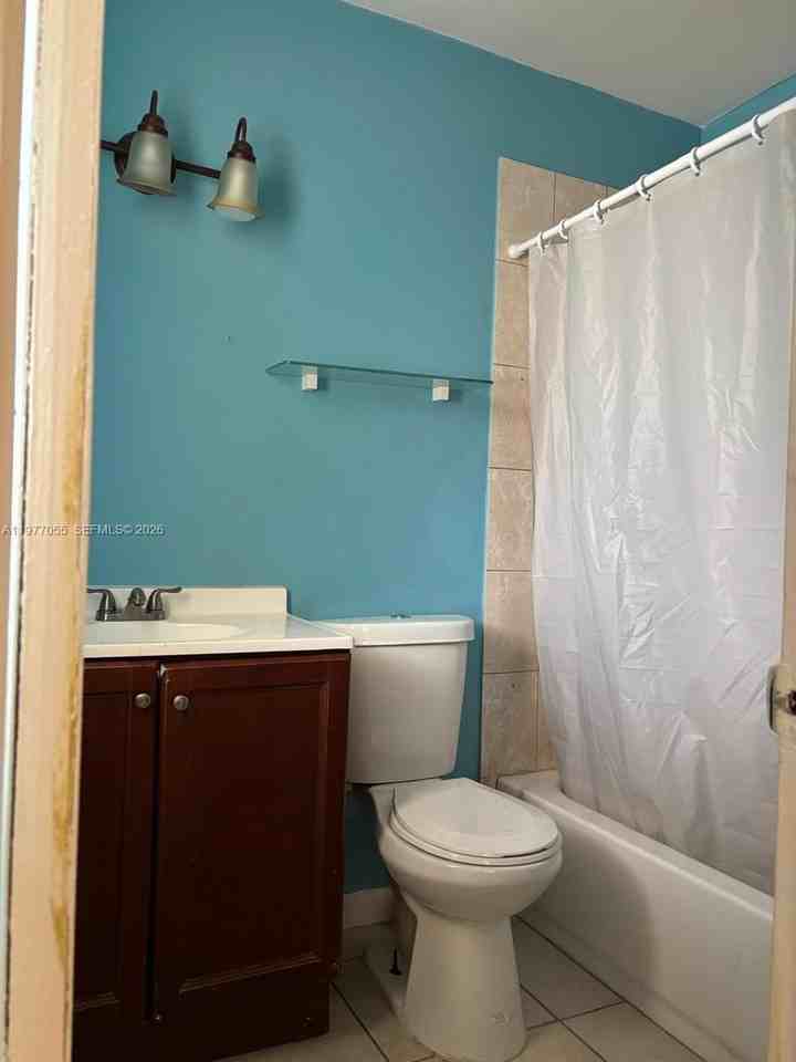 931 Sw 80th Ave #A - Photo 7 of 10