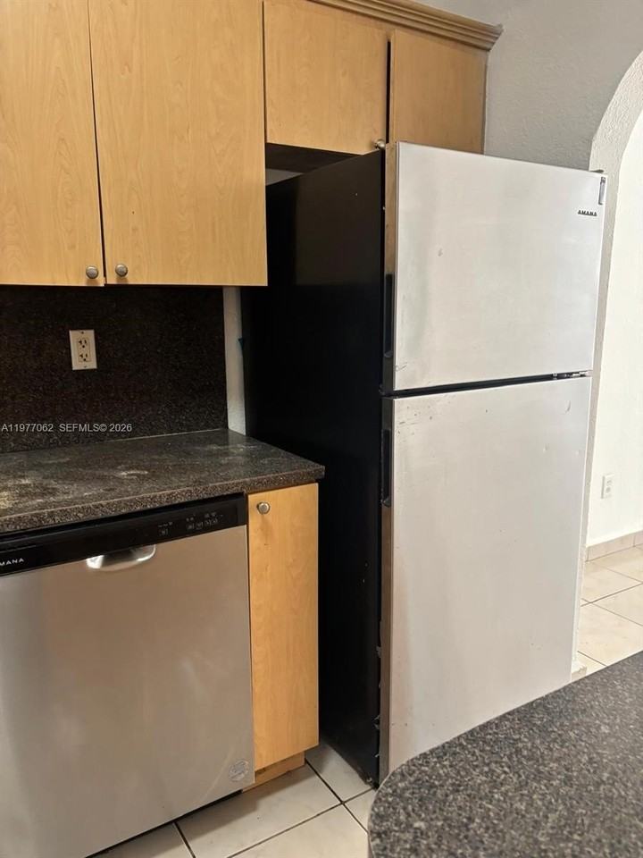 940 Ne 170th St #120 - Photo 2 of 9