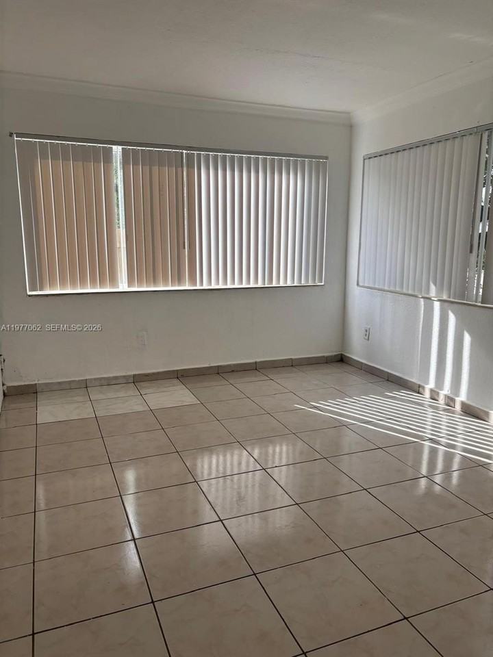 940 Ne 170th St #120 - Photo 5 of 9