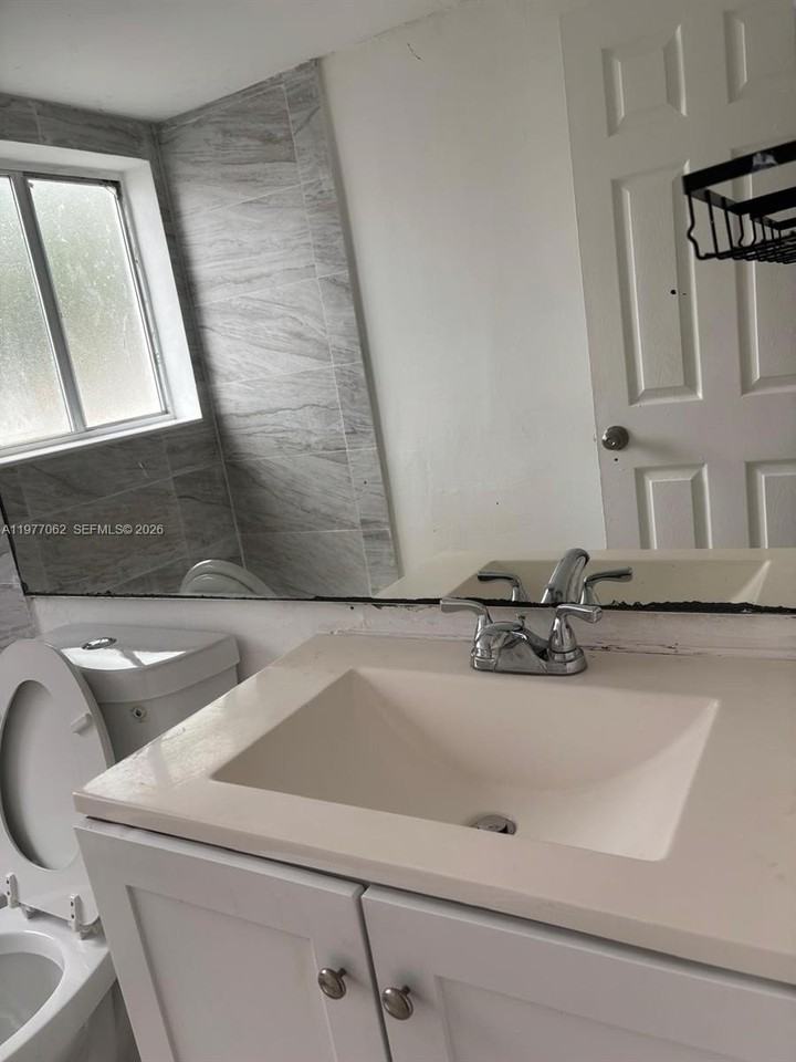 940 Ne 170th St #120 - Photo 6 of 9