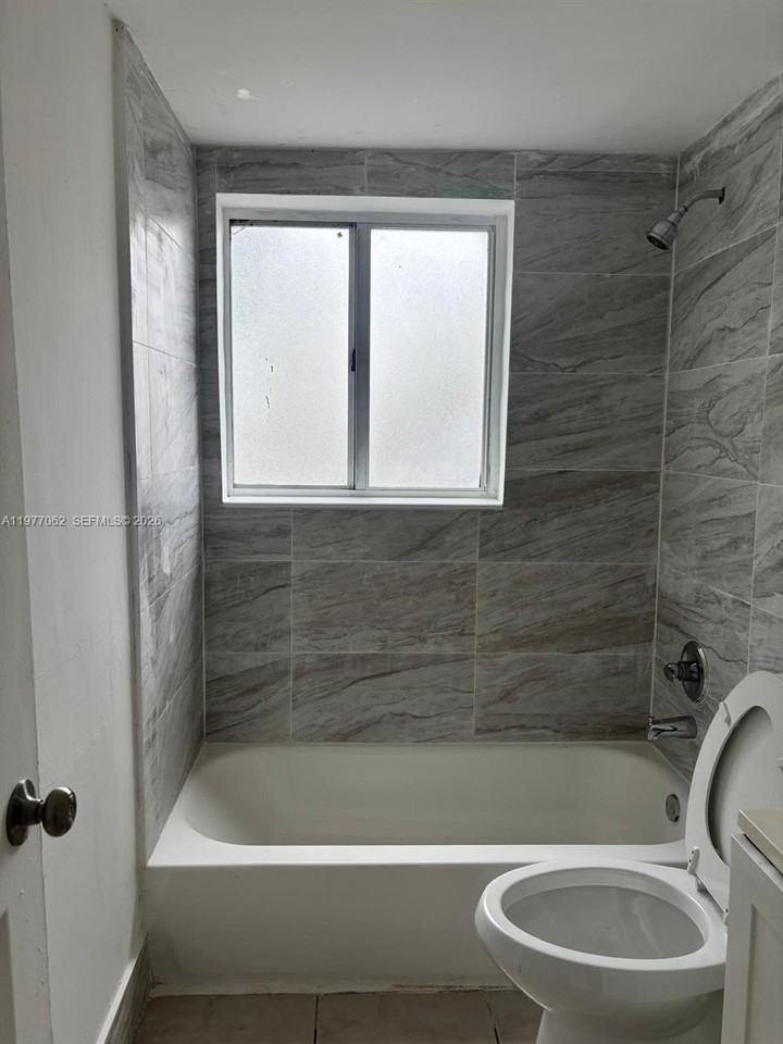 940 Ne 170th St #120 - Photo 7 of 9