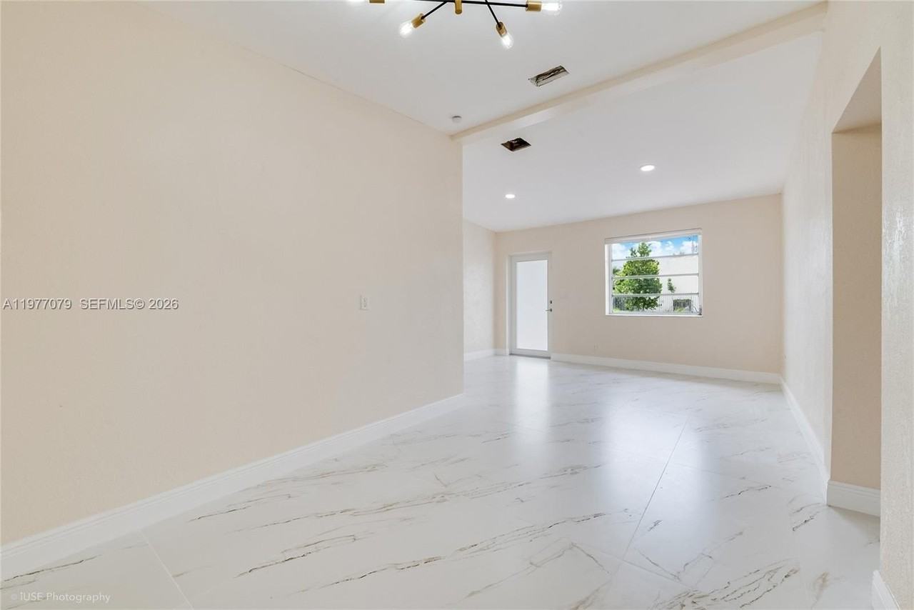 10421 Sw 184th St #0 - Photo 6 of 24