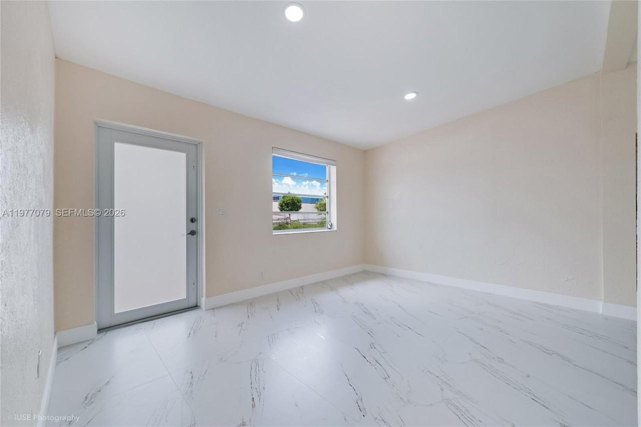 10421 Sw 184th St #0 - Photo 7 of 24