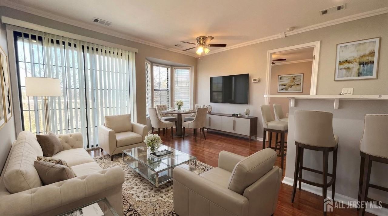 336 Cozzens Ct - Photo 2 of 8