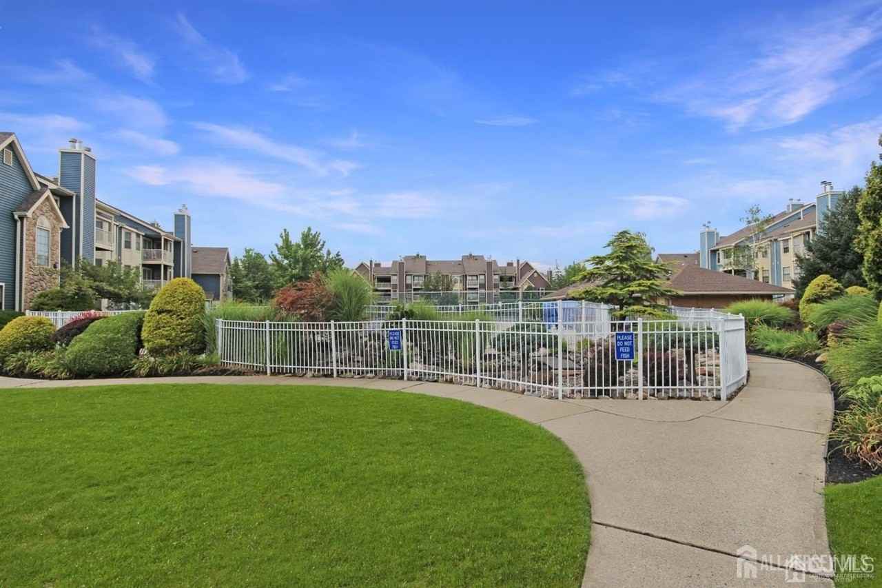 336 Cozzens Ct - Photo 7 of 8