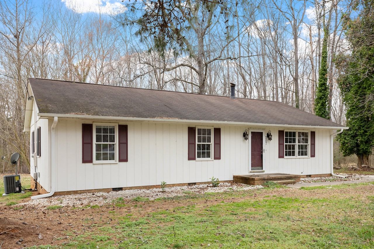 207 S Hillcrest Dr #1 - Photo 3 of 33