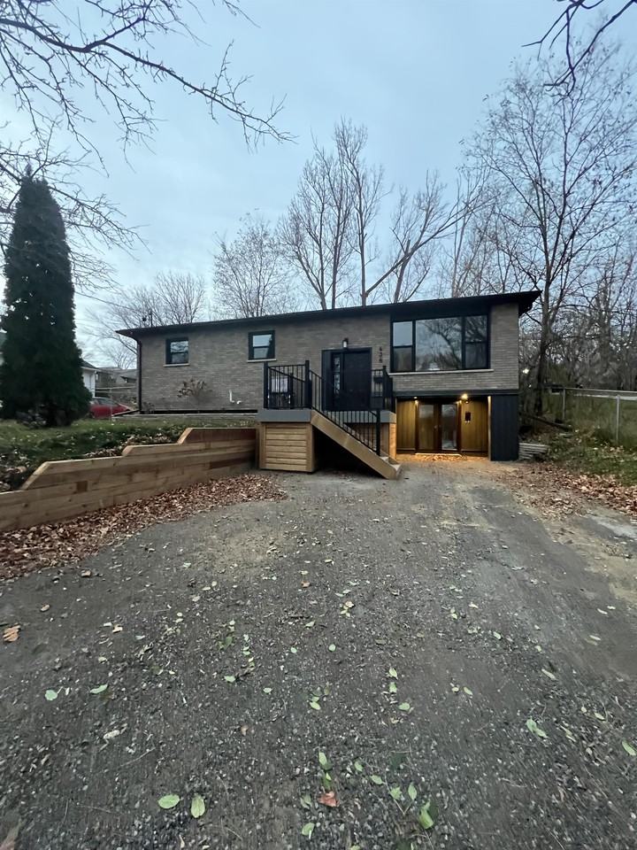 438 Bellevue St Uppr - Photo 2 of 47