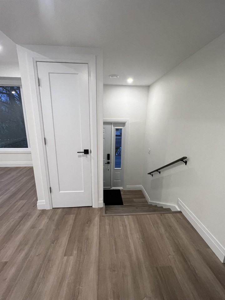 438 Bellevue St Uppr - Photo 3 of 47