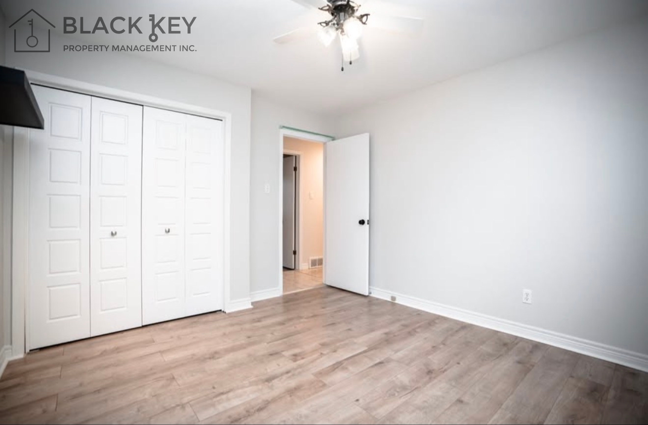 107 Edgehill Cres #1 - Photo 4 of 10