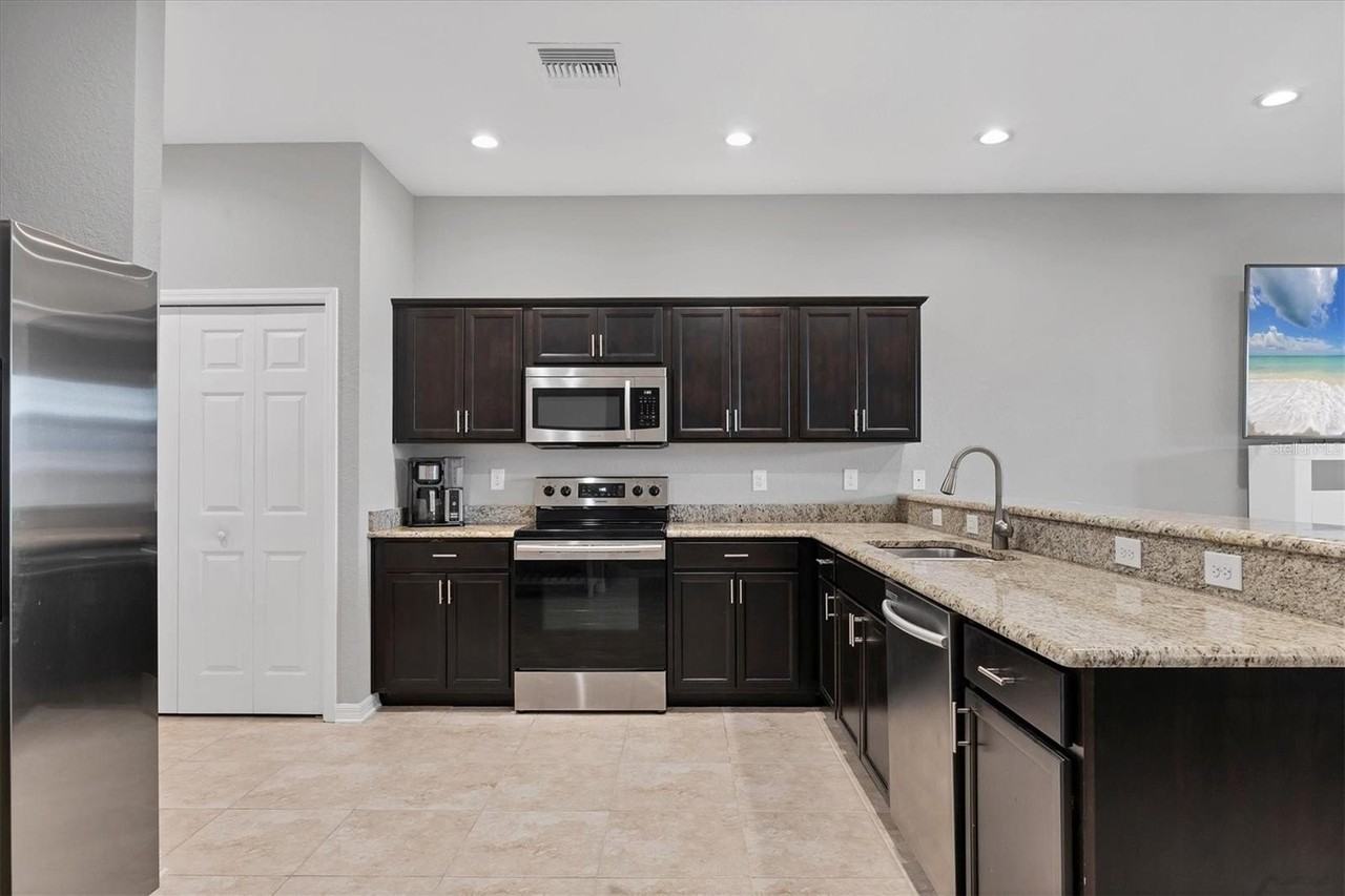 1314 Grantham Dr - Photo 7 of 25