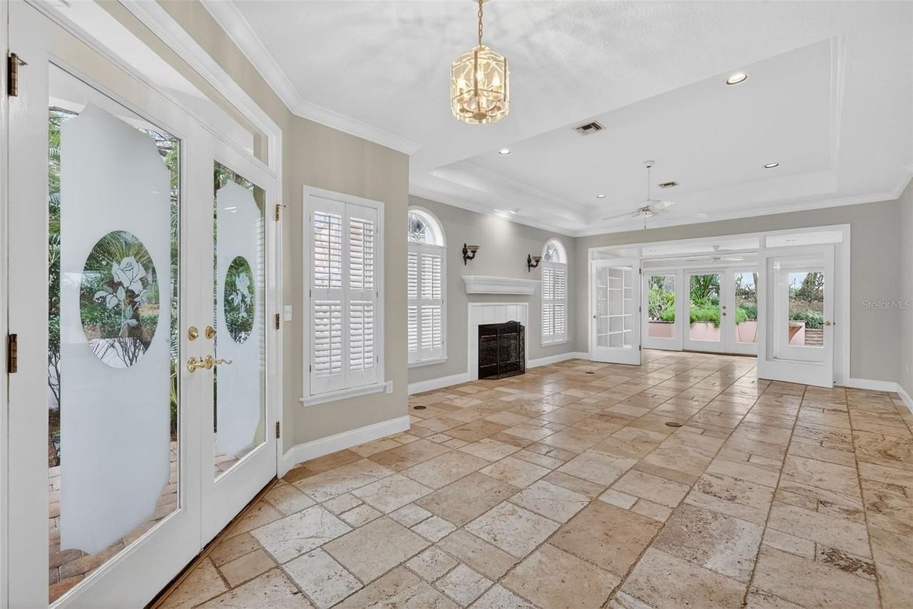 618 High Point Dr - Photo 5 of 47