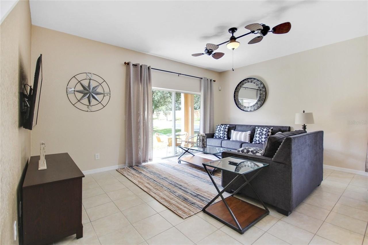 2740 Coupe St - Photo 6 of 35