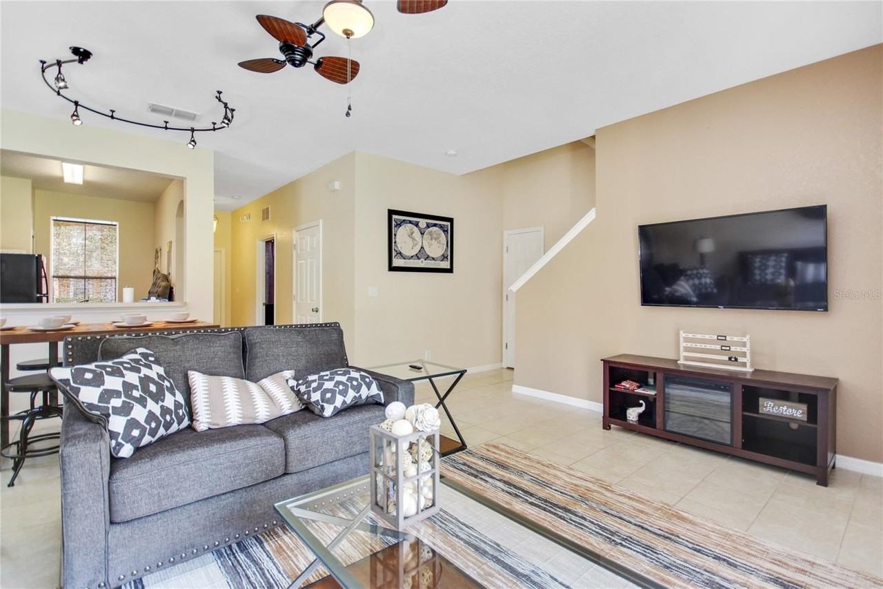 2740 Coupe St - Photo 7 of 35