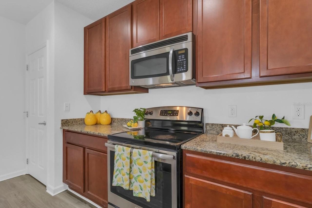 2943 Casabella Dr - Photo 2 of 18