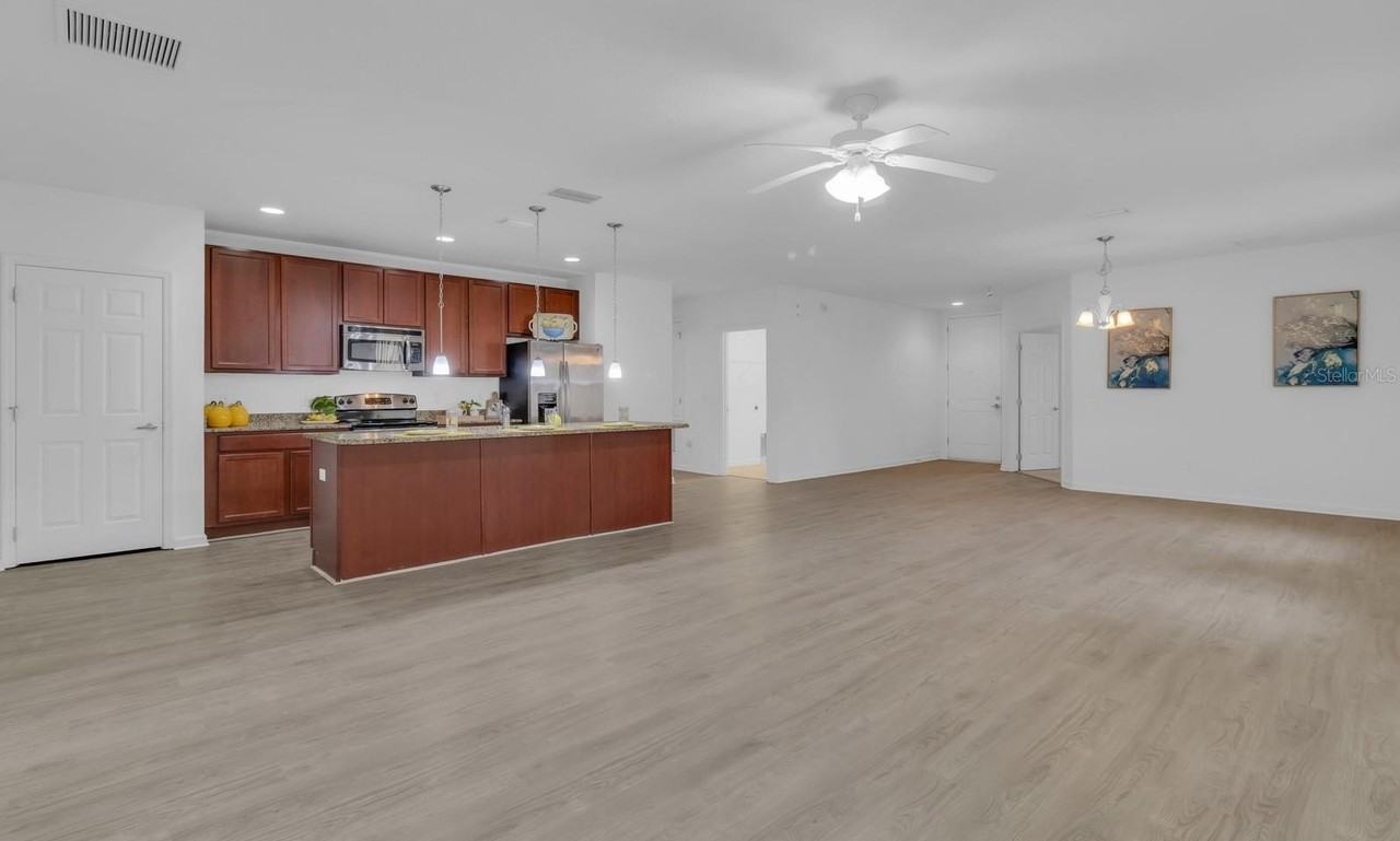 2943 Casabella Dr - Photo 5 of 18