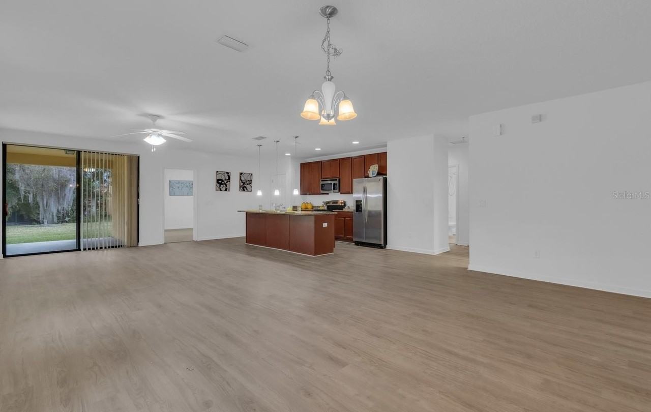 2943 Casabella Dr - Photo 6 of 18