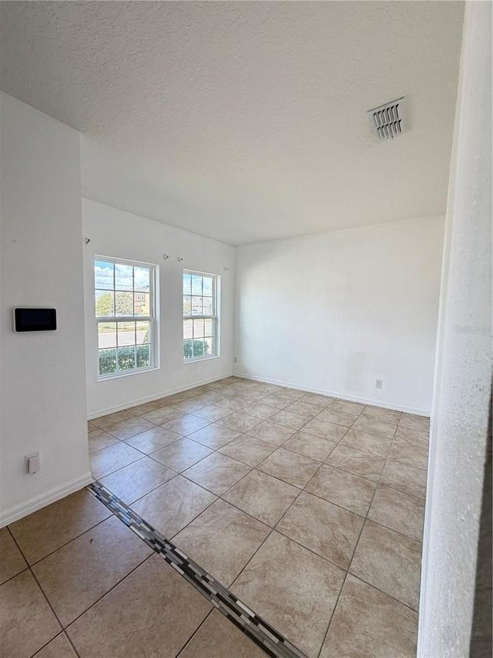 4636 Marcos Cir - Photo 5 of 36