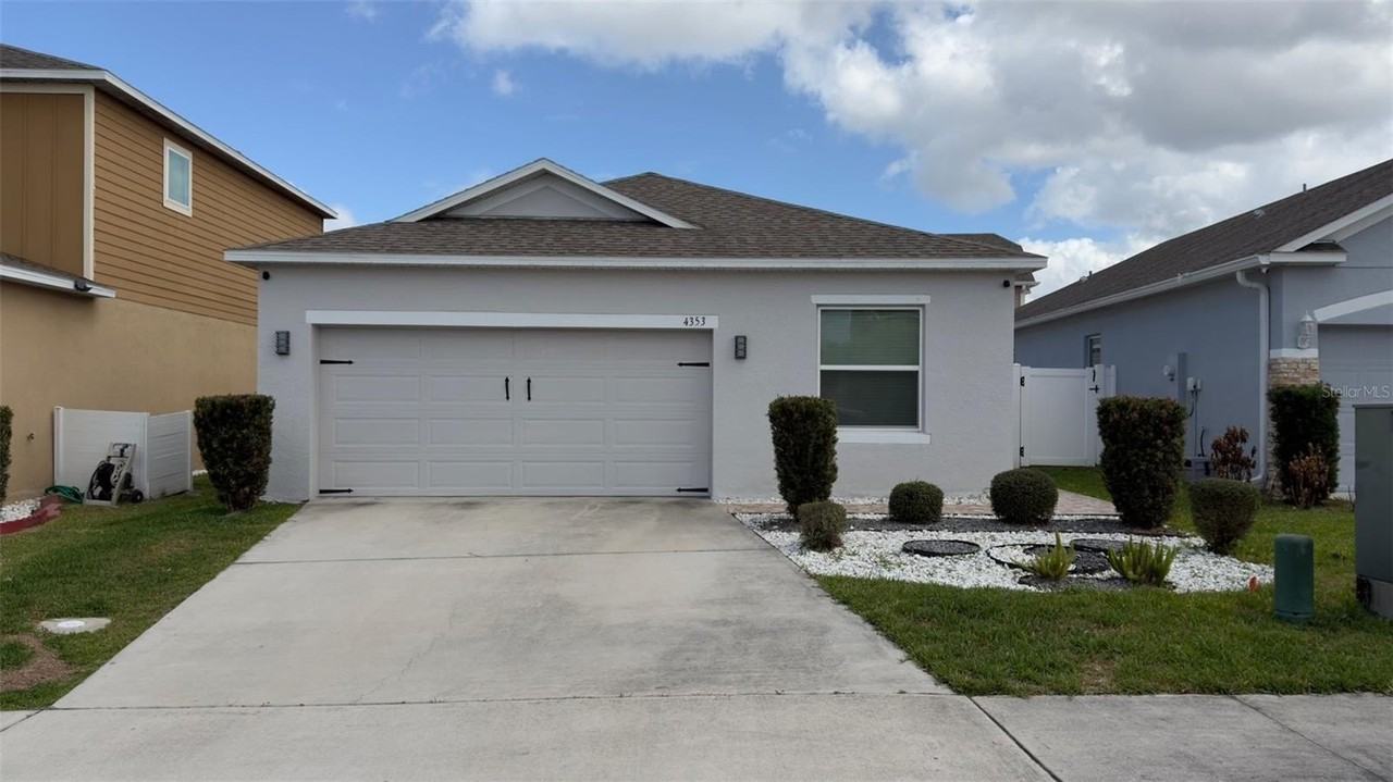 4353 Desert Rose Ave - Photo 2 of 32