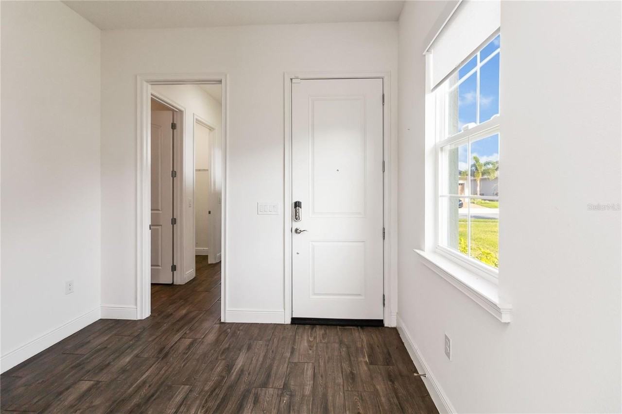 2709 Greenlands St - Photo 2 of 32