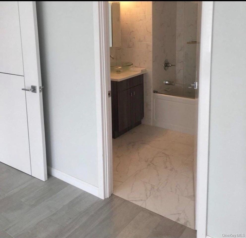 4 Chelsea Pl Apt 3d - Photo 6 of 13