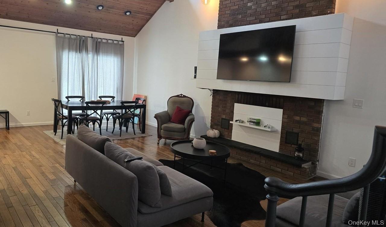 537 Old Tacy Rd - Photo 3 of 20