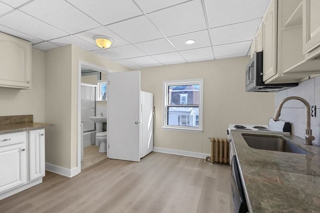 119 Bank St Unit 2 - Photo 4 of 20