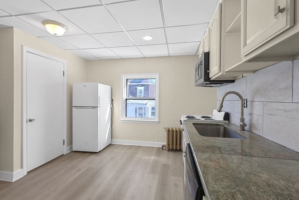 119 Bank St Unit 2 - Photo 5 of 20