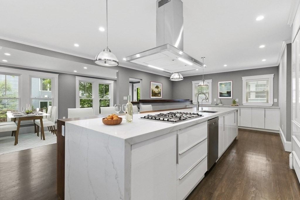 61 Huron Ave - Photo 3 of 21