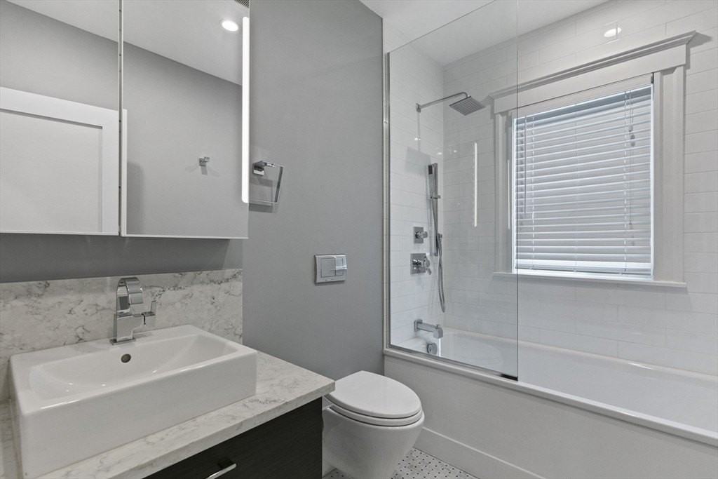 61 Huron Ave - Photo 7 of 21