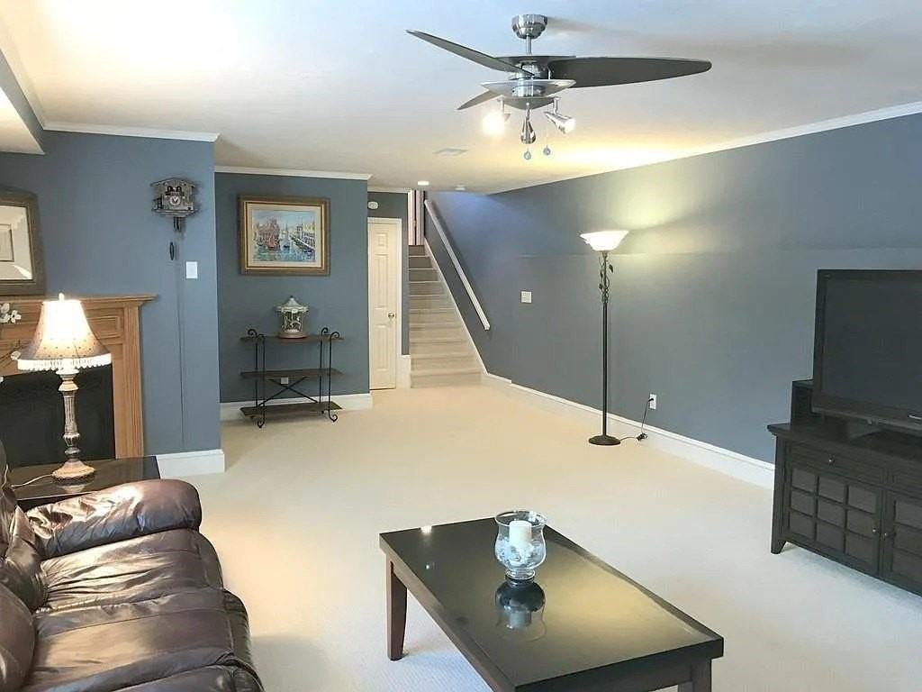 343 Quarry St Unit 2 - Photo 3 of 20