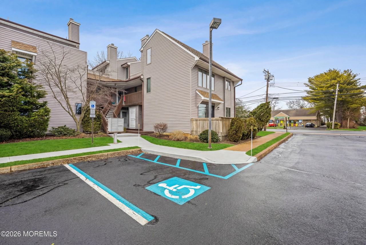 2230 Bridge Ave Apt 20 - Photo 3 of 24