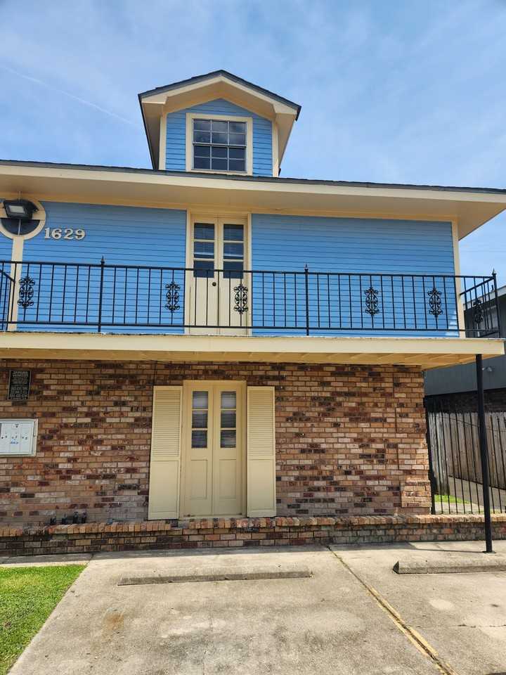 1629 Gary Ln #B - Photo 2 of 4