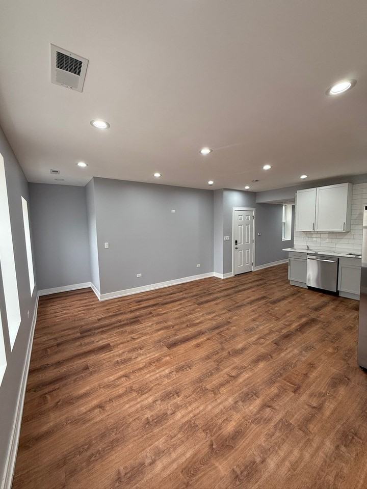 4907 W Walton St Unit 2 - Photo 7 of 16