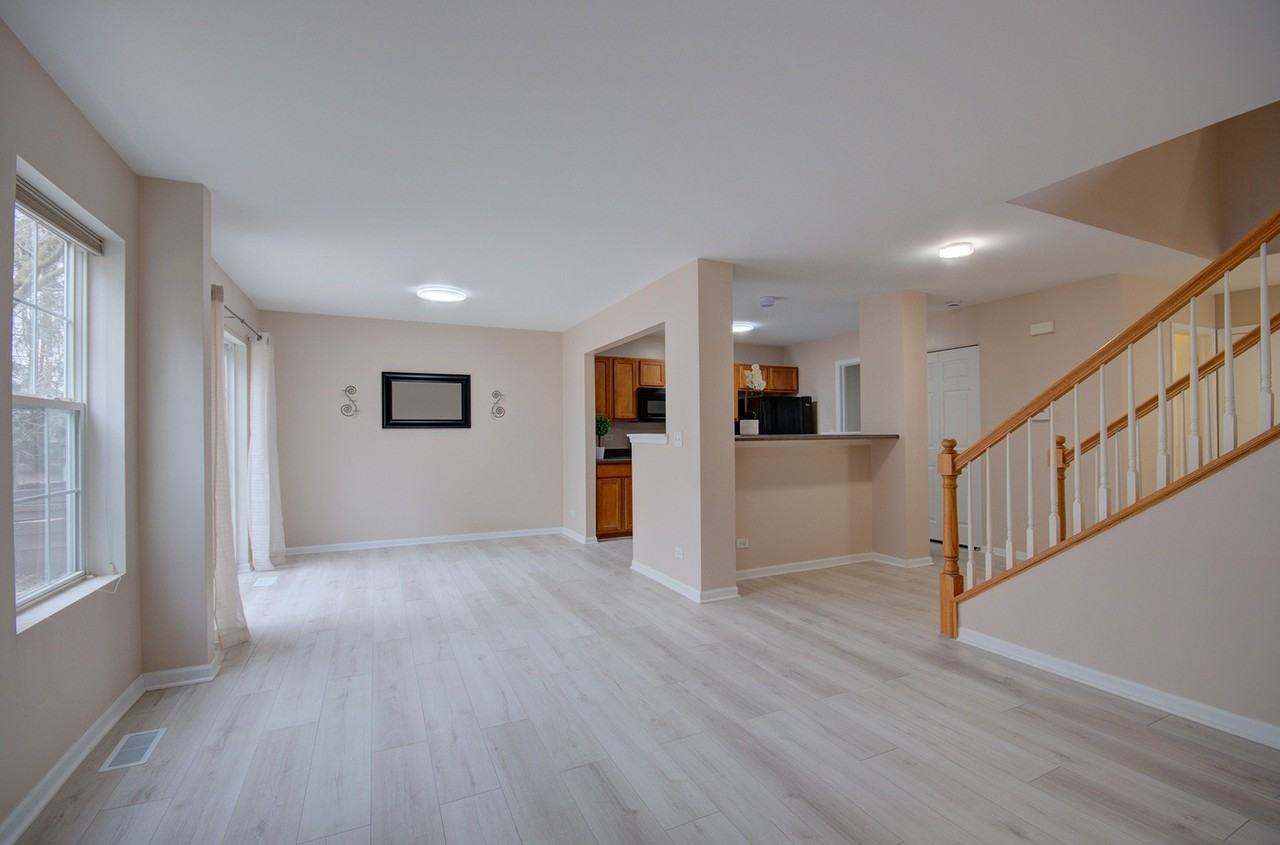 2421 Stoughton Cir Unit 2421 - Photo 2 of 23